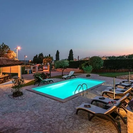 Casa Danijel With Pool Kaštelir