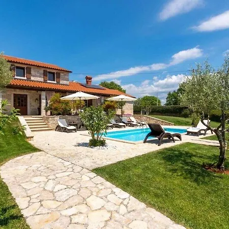ホテル Casa Danijel With Pool