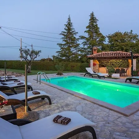 Casa Danijel With Pool ホテル *
