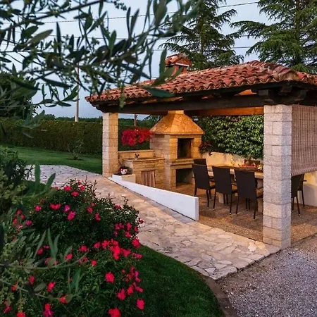 Casa Danijel With Pool Kaštelir