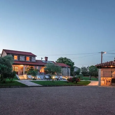 Casa Danijel With Pool Hotel Kaštelir